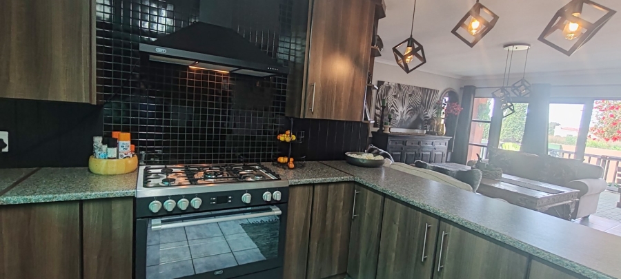 3 Bedroom Property for Sale in Heiderand Western Cape